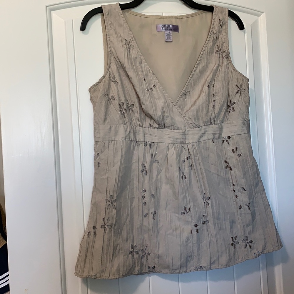 129) NINE & CO. Tan Shirt Size 10